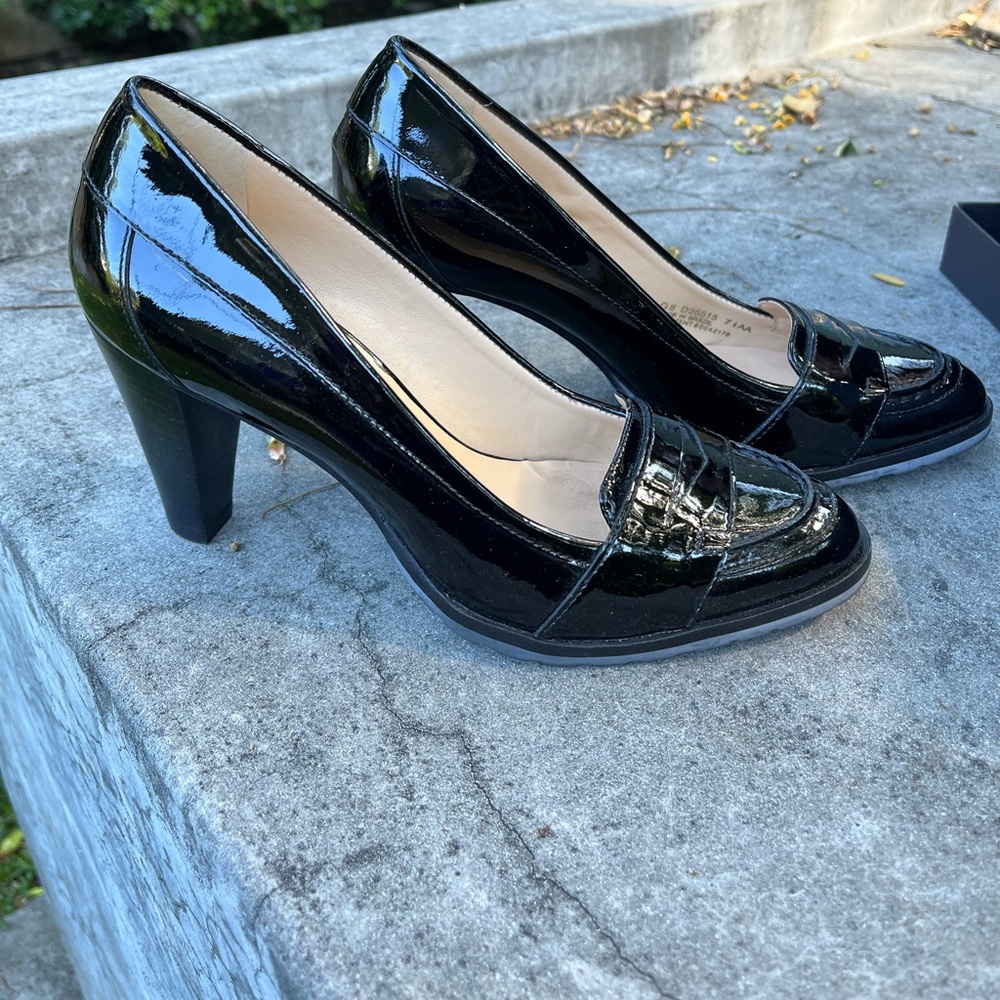 Cole Haan  7 1/2 N black patent leather heels!